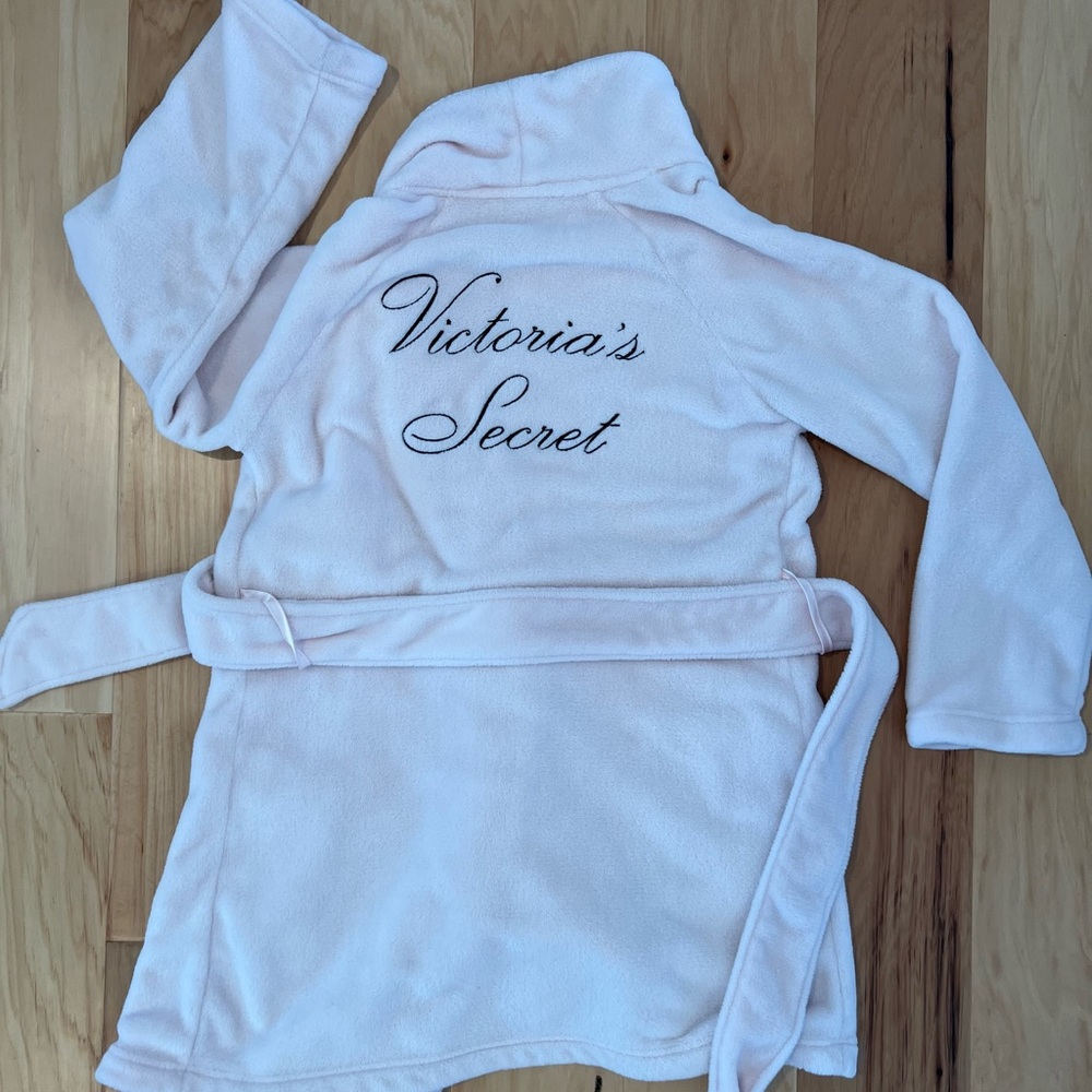Victoria’s Secret short bath robe